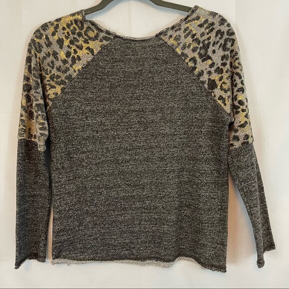 Black Bead, Raglan Sweater, Size Large. Shiny Leopard on the Shoulder! - Picture 4 of 5